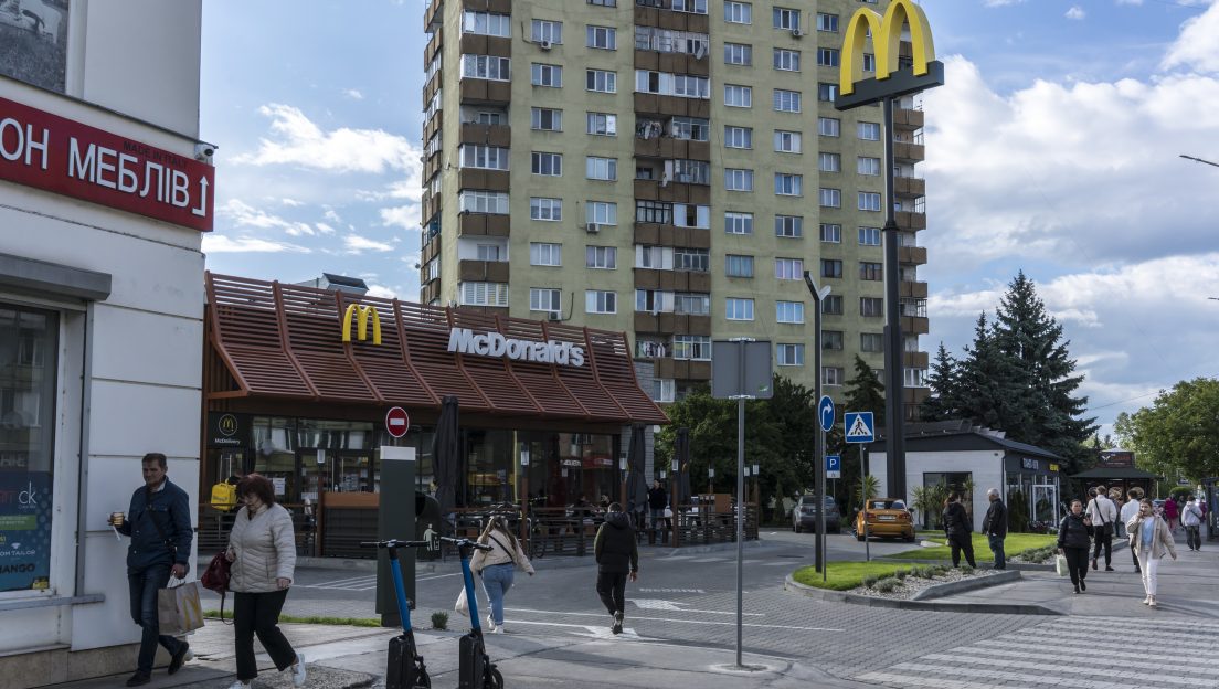 【旧ソ連】戦時下のウクライナで、マクドナルドが「急拡大」している意外な理由　店舗数はロシア侵攻前より多くなる